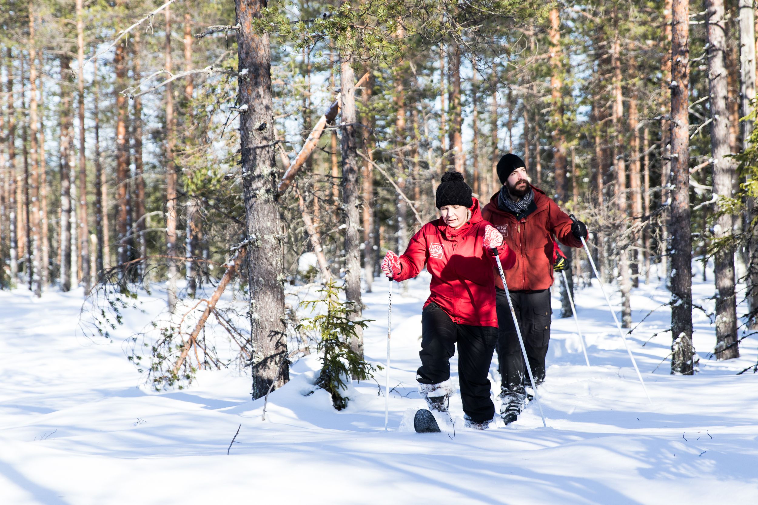 Metsäkartano snowshoeing