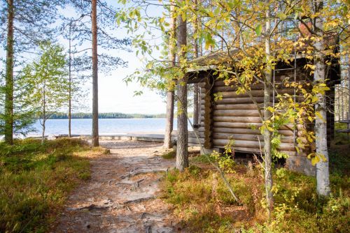 Metsäkartanon pikkusauna rannalla